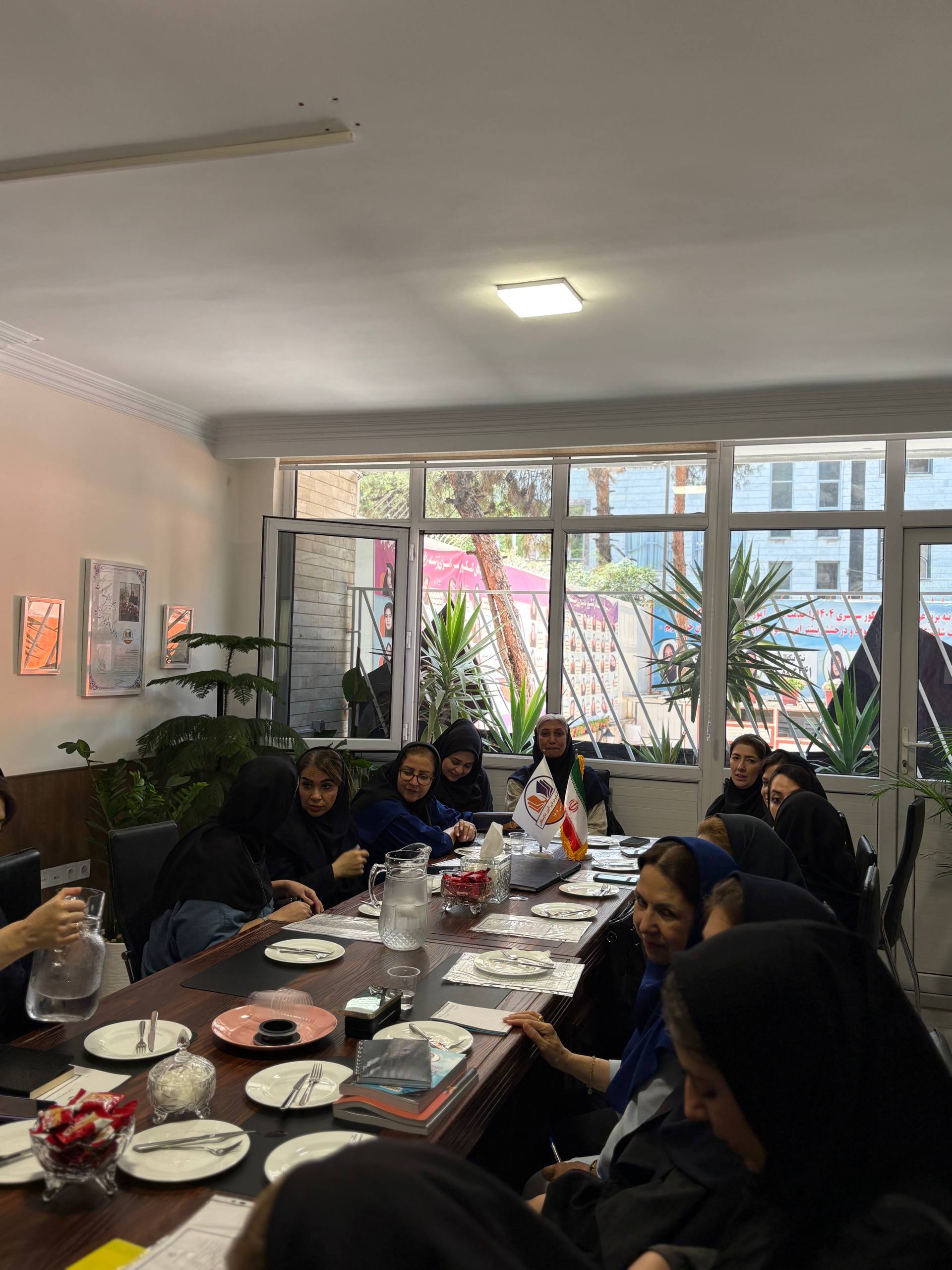 دبیرستان آیین شایستگان